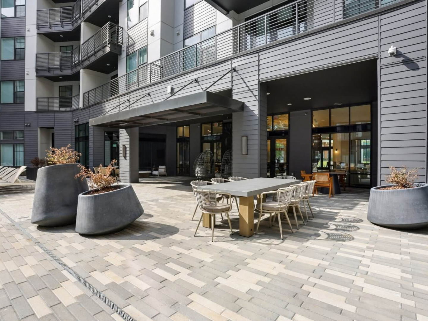 Hardscape and pots – Bartley